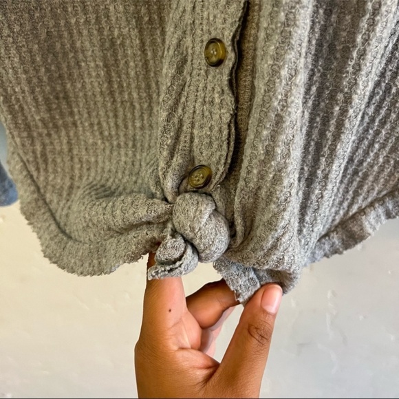 Socialite Gray Waffle Knit Button Down Tie Front Long Sleeve Top Medium - Picture 4 of 8